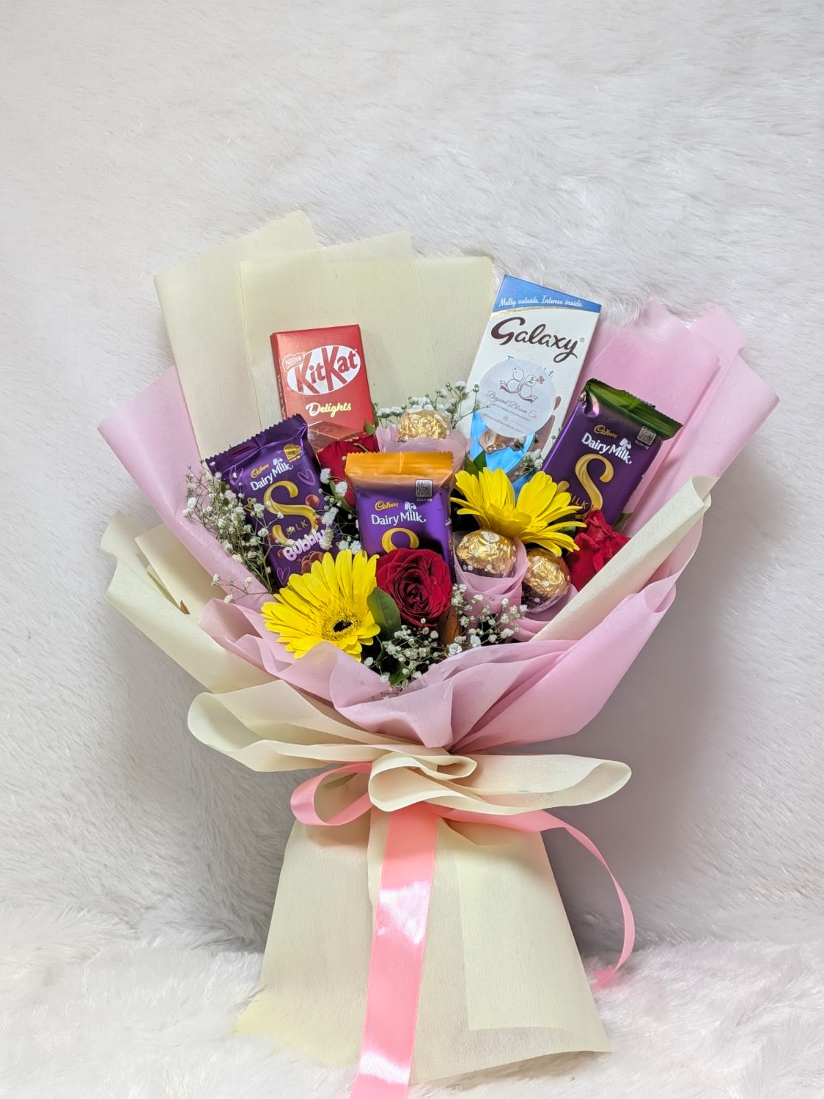 Cocoa & Blooms Sweetheart Bouquet